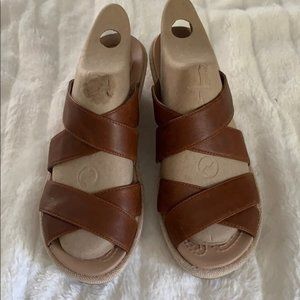 Crocs Dual Comfort wedge sandals 9